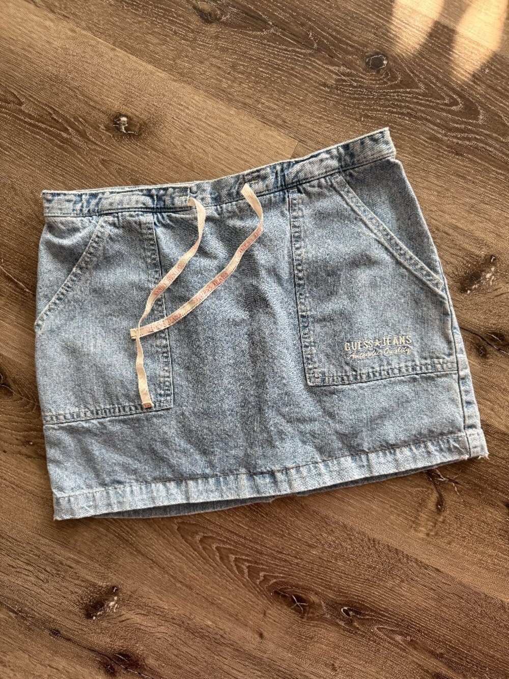 Vtg Y2K Guess Jeans light wash denim drawstring mini skirt / sz 29